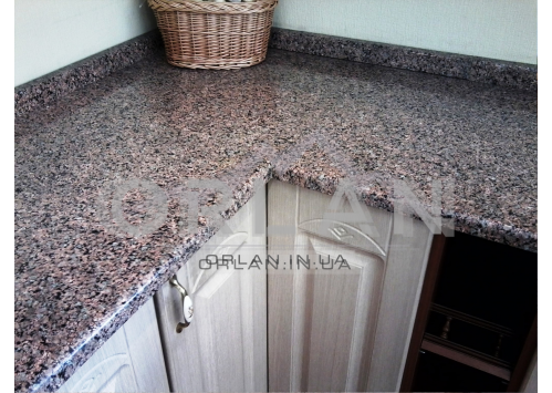 TISCHPLATTEN AUS GRANIT